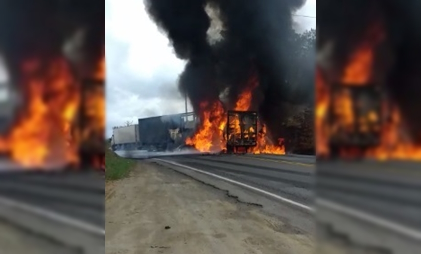 Carreta fica totalmente destruída por fogo após colisão na BR-116 