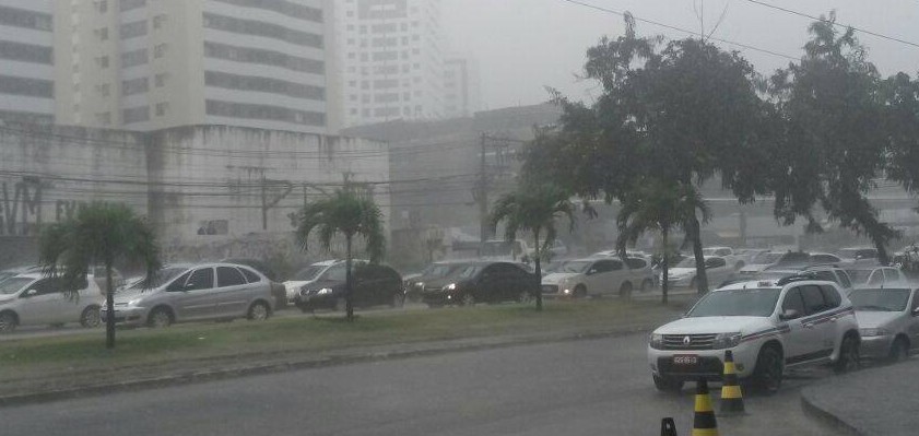 Apesar de trégua, previsão de chuva continua para este fim de semana em Salvador