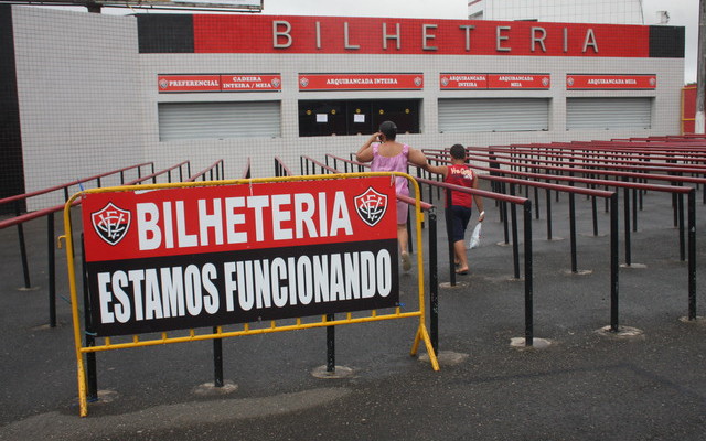 Às vésperas de jogo decisivo, Vitória vende 400 ingressos para confronto contra Ceará