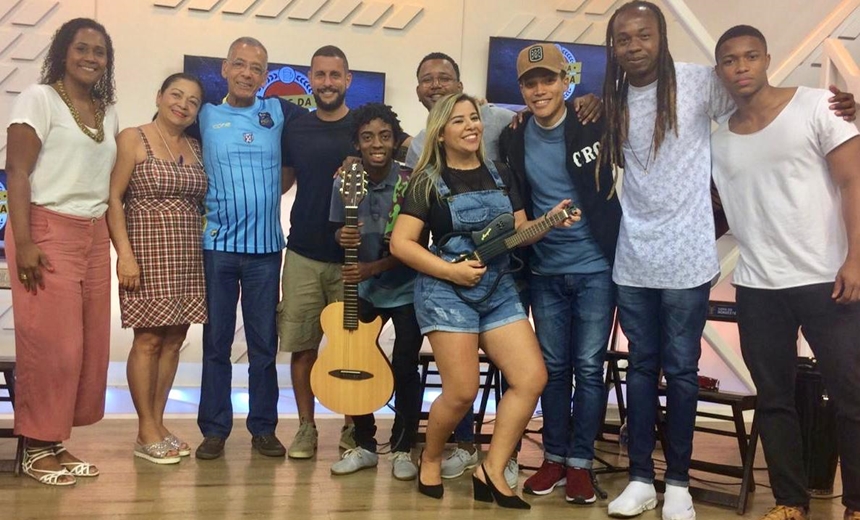 Cerveja e bate-bola: saiba mais sobre estabelecimentos que mesclam bar e quadra society na capital baiana