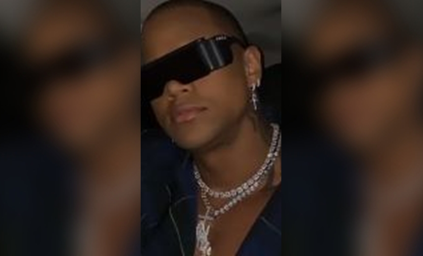 Léo Santana usa joio de ouro branco e diamante avaliada em R$ 500 mil em premiação do Multishow