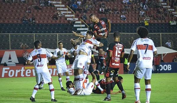 Vitória fica 'só' no empate com CRB e risco de rebaixamento ainda permanece 