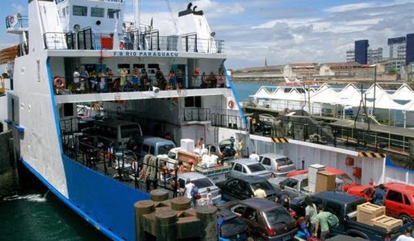 Rodoviária e Ferry Boat têm esquemas especiais  na véspera de feriado; movimento é intenso