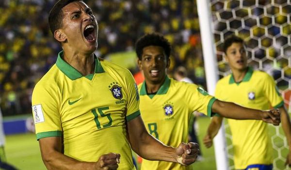 Brasil ganha da França de virada e vai à final do Mundial Sub-17, no domingo