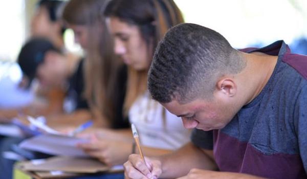 Inscrições abertas para alunos de baixa renda participarem de programa de estudos nos EUA 