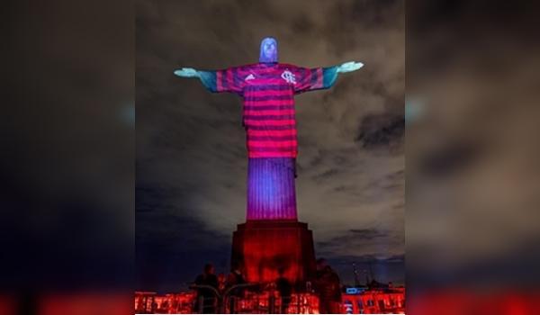 Cristo Redentor "ganha" camisa do Flamengo na véspera da decisão da Libertadores