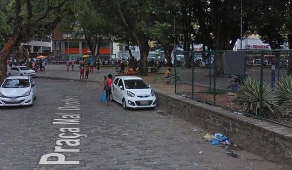 Homem é morto a tiros em praça pública de Salvador