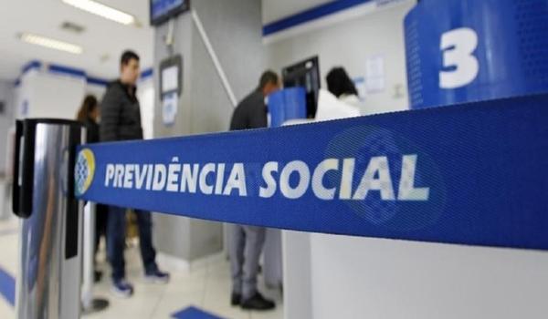 Aposentados do INSS começam a receber parcela do 13º salário na próxima segunda