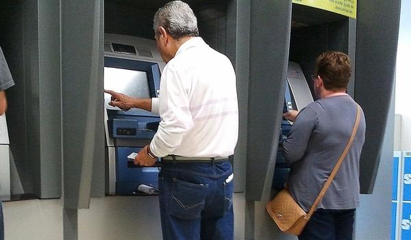 Beneficiários do INSS começam a receber segunda parcela do 13º nesta segunda-feira