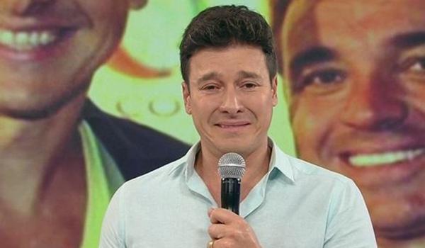 Faro pergunta "como tá a audiência" em homenagem a Gugu e irrita internautas; assista