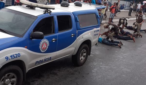 Cinco são presos após "arrastão" dentro de ônibus em Itapuã