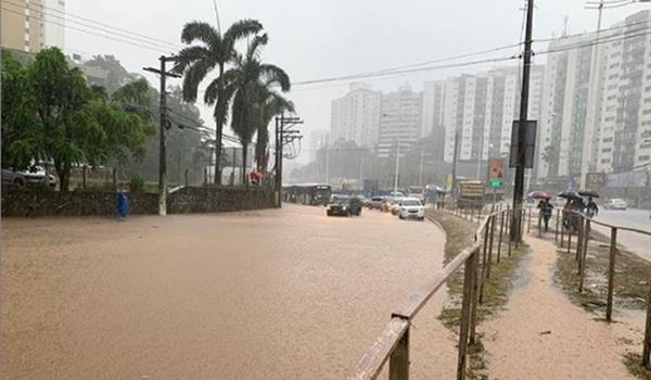 Sindicato orienta que professores suspendam as aulas por conta da chuva em Salvador