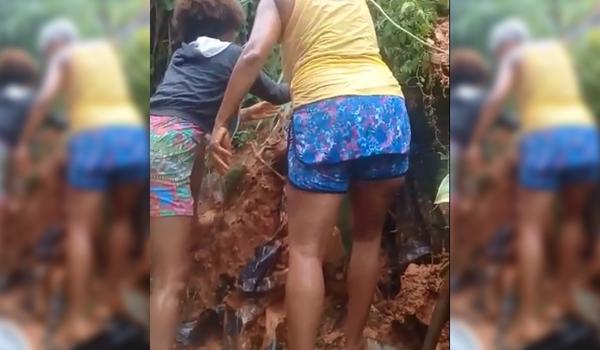 Vídeo: desesperados, moradores da Calçada tentam conter encosta; "se deixar, perdemos tudo"