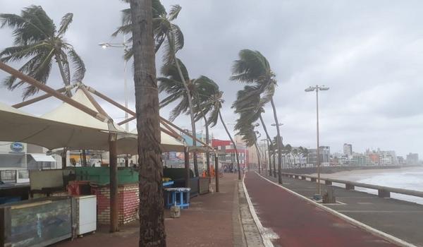 Chuva é menos intensa, mas continua nesta quarta-feira em Salvador