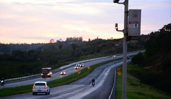 Sem radar móvel nas rodovias federais, PRF registra menos infrações; acidentes graves, porém, voltam a subir