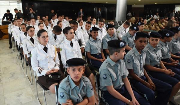 MEC inicia capacitação de profissionais para escolas cívico-militares