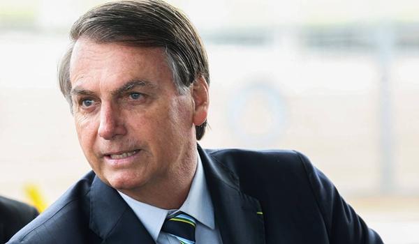 Após exames, Bolsonaro diz que pode ter câncer de pele