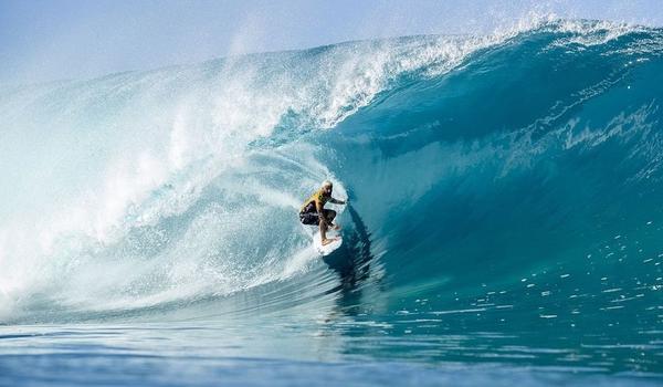 Em decisão brasileira, Ítalo Ferreira conquista título do Circuito Mundial de Surfe