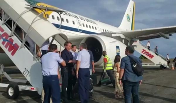 Bolsonaro chega a Salvador para recesso de fim de ano; presidente fica em Inema