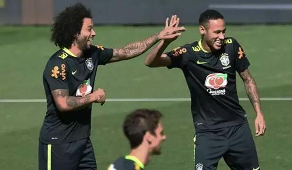 Neymar e Marcelo são os únicos brasileiros na "seleção da década"; confira