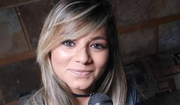 Cantora de forró morre após passar mal e desmaiar em cima do palco