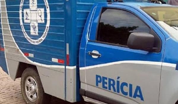 Homem é encontrado morto ao lado de carro na Rótula do Abacaxi