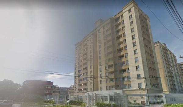 Apartamento residencial é atingido por incêndio em condomínio da Boca do Rio