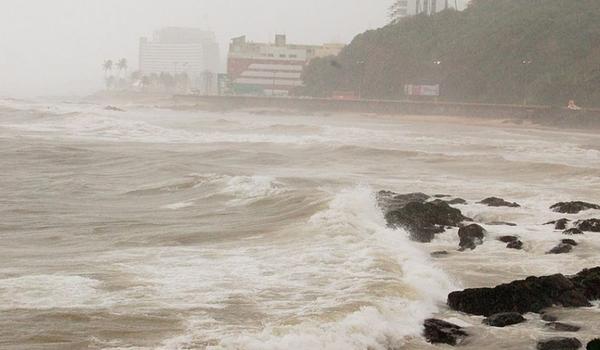 Marinha diz que ondas de até quatro metros podem atingir a Bahia