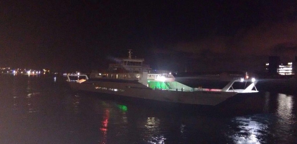 Ferry boat: festa particular dentro de embarcação gera polêmica entre usuários do sistema