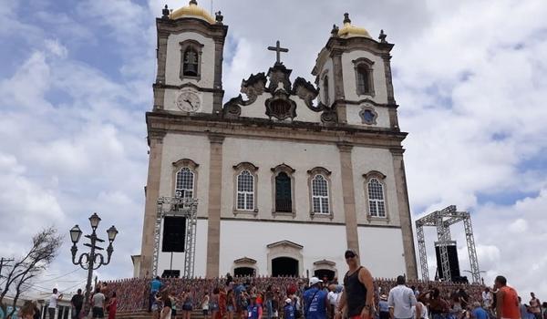 Devotos do Senhor do Bonfim sobem a Colina Sagrada na primeira sexta-feira do ano; 13 missas estão programadas