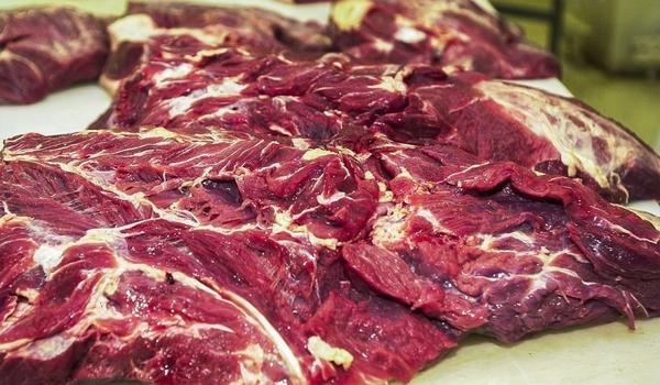 Preço da carne cai para o consumidor, diz Ministério da Agricultura