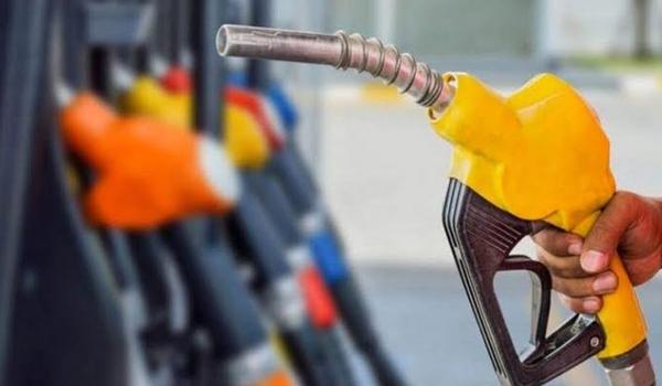 Gasolina pode subir para R$ 6 no Brasil após ataque americano contra general iraniano; entenda 