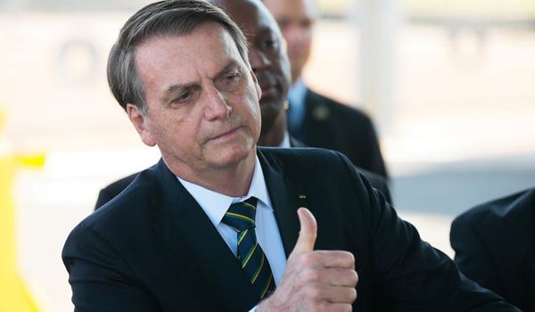 Bolsonaro ataca jornalistas na porta do Alvorada; "vou vincular ao Ibama. Vocês são raça em extinção"