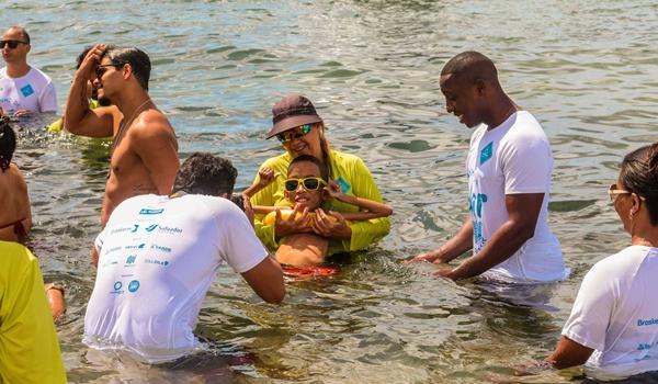 Parapraia: projeto que oferece banho assistido para deficientes físicos continua em Ondina