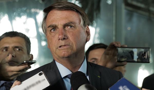 Bolsonaro anuncia aumento do salário mínimo para R$ 1.045