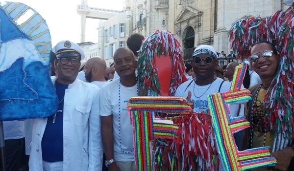 Grupos fazem manifestações culturais a caminho da Lavagem do Bonfim, veja