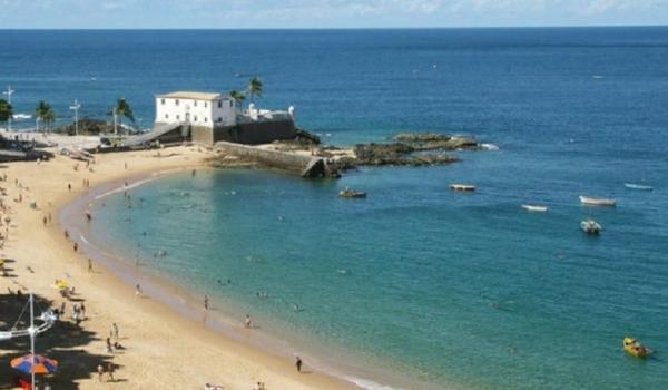 Vítima de afogamento, homem morre na praia do Porto da Barra