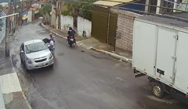 Motorista reage a assalto e suspeito se assusta no Subúrbio de Salvador; assista 