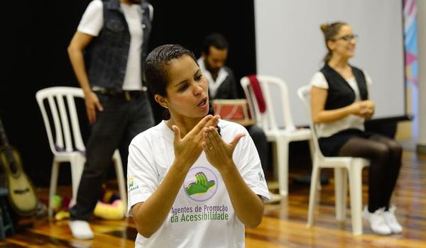 Projetos de lei para ensino de Libras na educação básica tramitam no Senado Federal