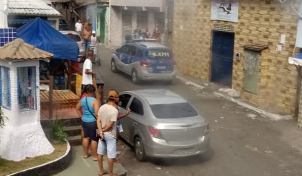 Policial é baleado e socorrido para hospital após viatura ser alvejada, em São Marcos 