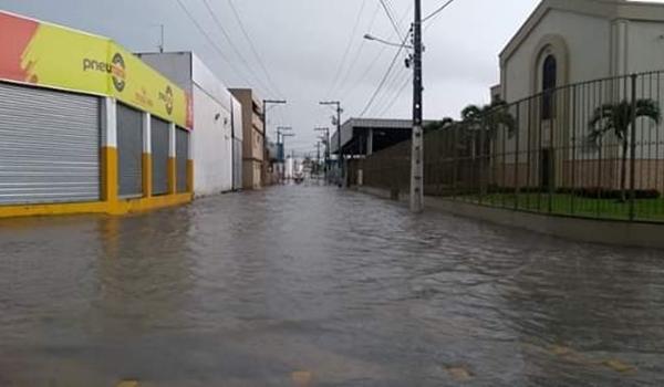 Moradores relatam complicações após chuvas no interior da Bahia; veja vídeos