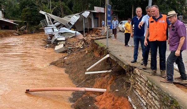 Chuva faz mais de 10 mil pessoas deixarem suas casas no Espírito Santo