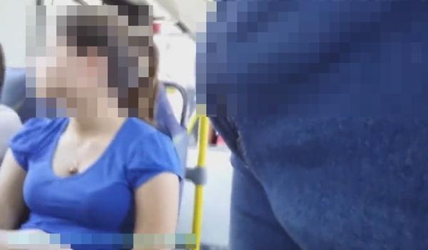 Jovem é assediada dentro de ônibus e vídeo é postado em site pornô; "estou sem chão"