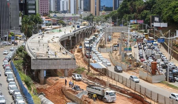 Obras do BRT mudam trânsito e transporte público na Av. ACM; 35 linhas são afetadas