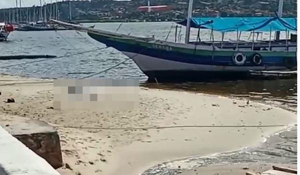 Corpo é encontrado boiando na praia da Ribeira e polícia suspeita de afogamento