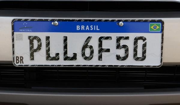 Prazo para uso de placas do Mercosul começa a valer em todo o país a partir desta sexta-feira