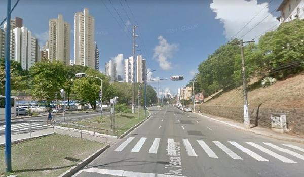 Acidente envolvendo dois carros deixa uma pessoa ferida na Avenida Vasco da Gama