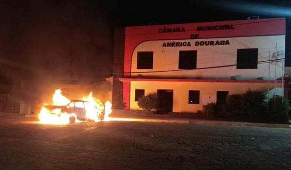 Homens armados 'explodem' agência bancária e roubam cofre no norte da Bahia