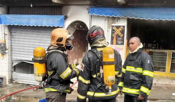 Corpo de Bombeiros é acionado para debelar incêndio em estabelecimento comercial, na Federação 