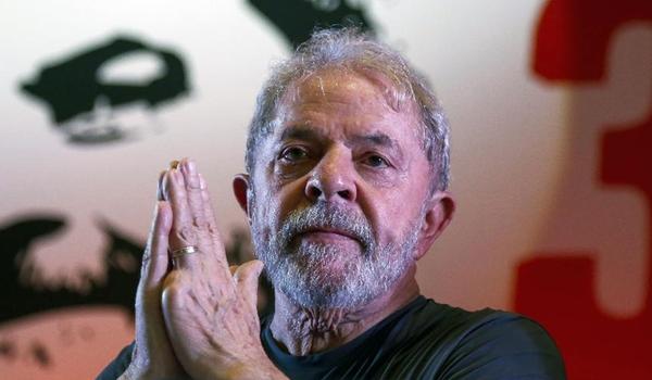 Lula pede adiamento de interrogatório para visitar o Papa